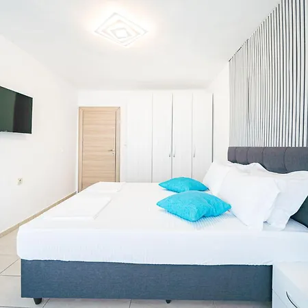 Dionysius Aura Balchik, Free Parking *