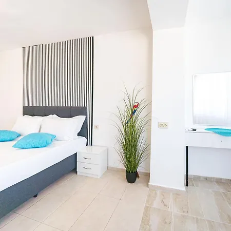 Dionysius Aura Balchik, Free Parking *