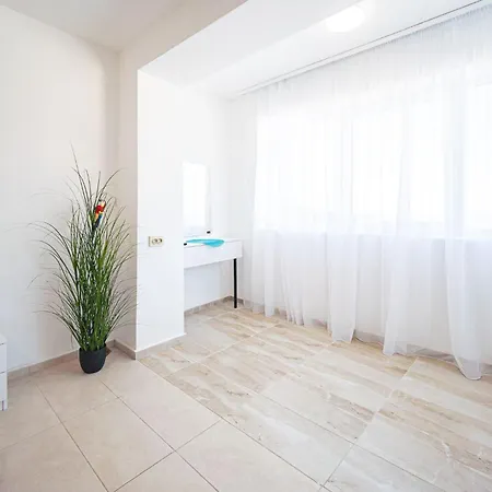 Dionysius Aura Balchik, Free Parking Apartment