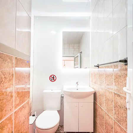 Dionysius Aura Balchik, Free Parking Apartment