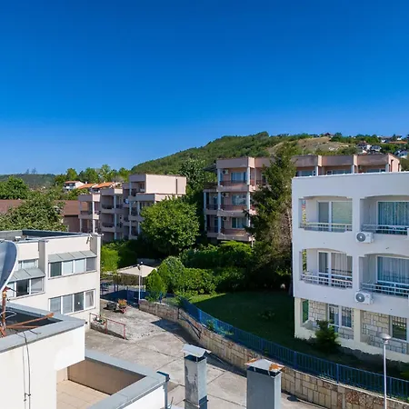 Dionysius Aura Balchik, Free Parking Apartment