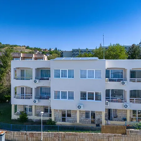 Dionysius Aura Balchik, Free Parking